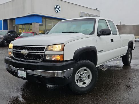 Used 2006 Chevrolet Silverado 2500 W/T image 1