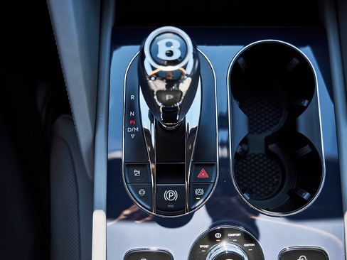 Used 2025 Bentley Bentayga Extended Wheelbase AWD/4WD image 68