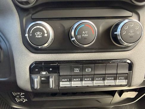 Used 2024 RAM 5500 Tradesman w/ Chrome Appearance Group AWD/4WD image 8