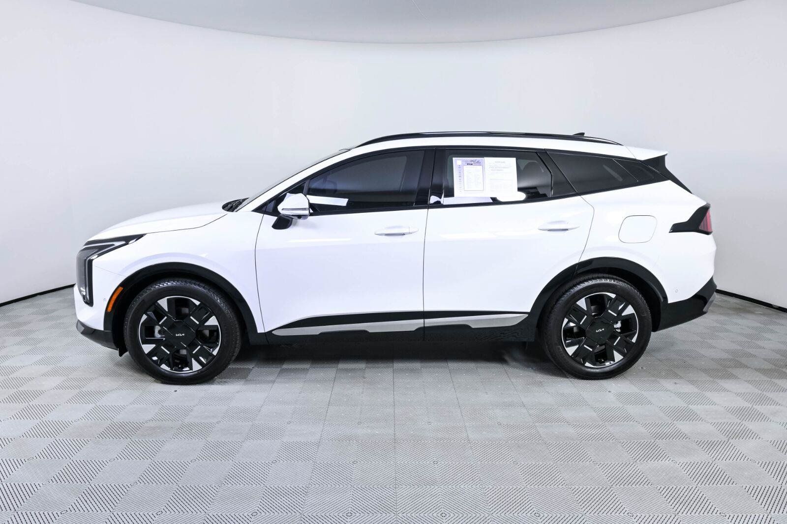 Used 2026 Kia Sportage SX FWD image 2
