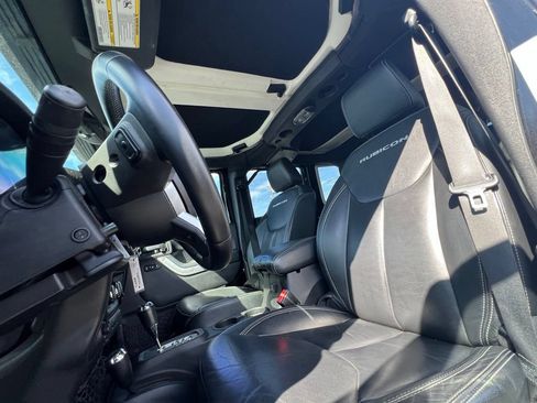 Used 2015 Jeep Wrangler Unlimited Rubicon AWD/4WD image 14