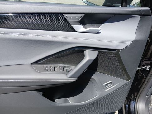 New 2025 Volkswagen Tiguan SE R-Line image 11