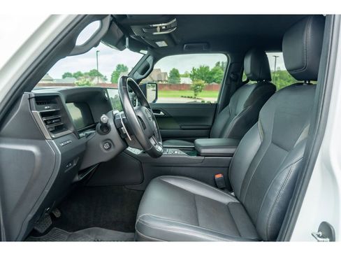 Used 2024 Lexus GX 550 AWD/4WD image 11