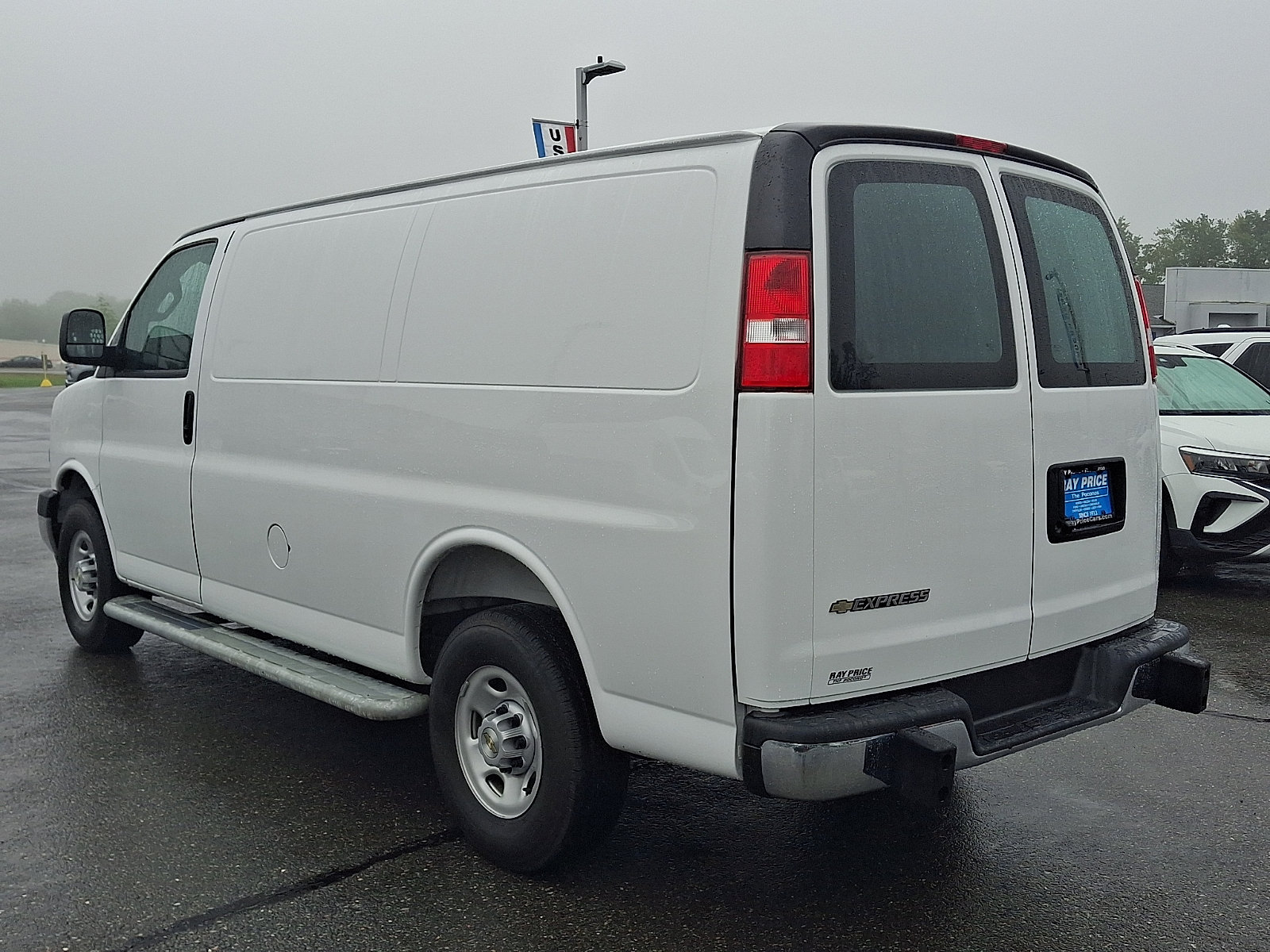 Used 2025 Chevrolet Express 2500 w/ Driver Convenience Package RWD image 4