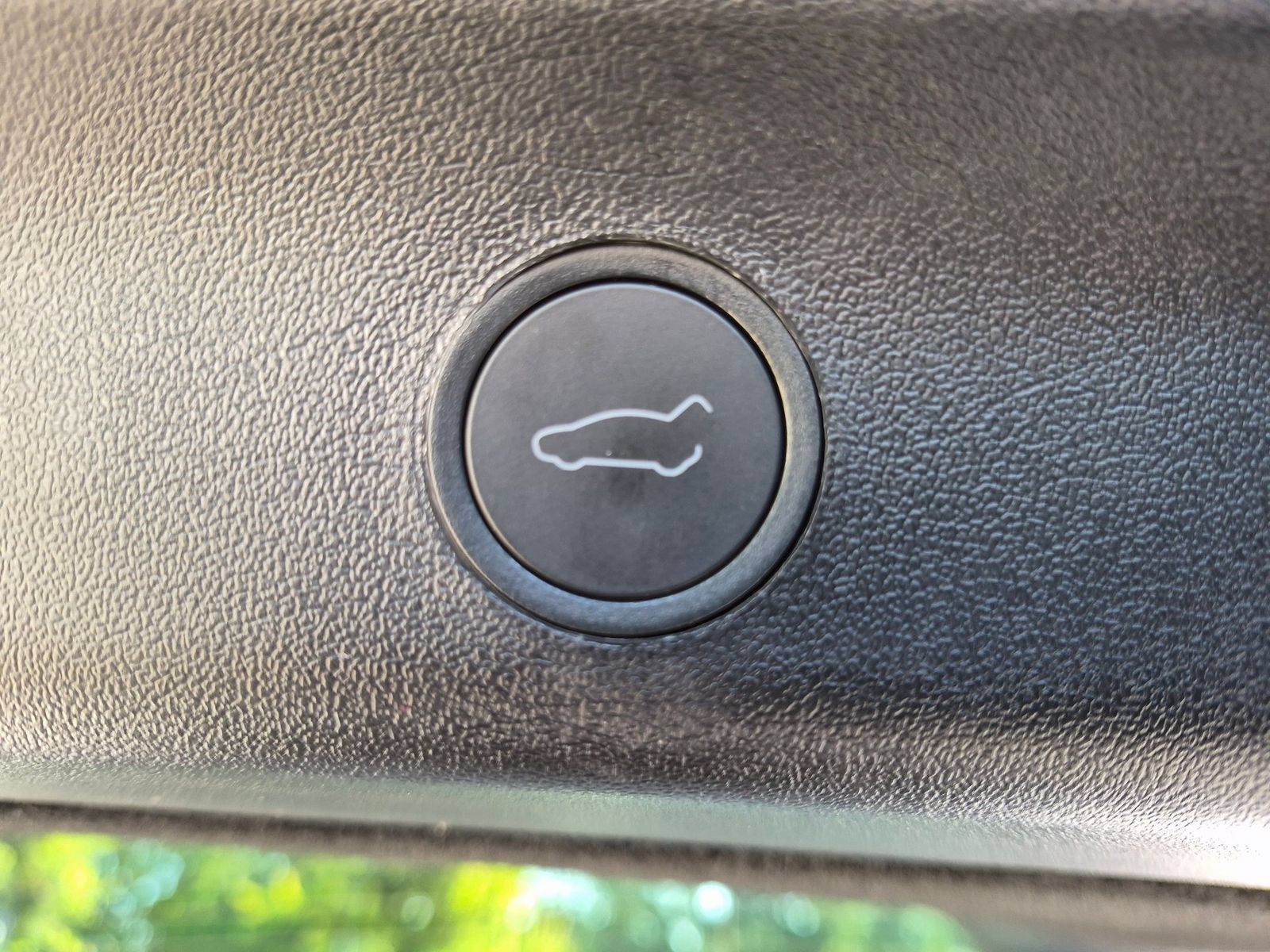 Used 2025 Tesla Model Y Long Range RWD image 32
