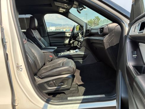 Used 2020 Ford Explorer Platinum w/ Premium Technology Package AWD/4WD image 29