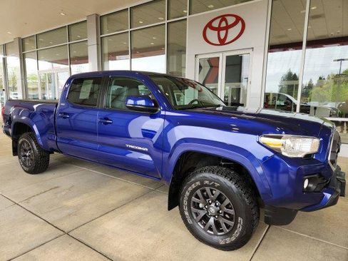 Certified 2022 Toyota Tacoma SR5 AWD/4WD image 4