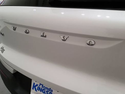 Used 2022 Volvo XC40 T5 R-Design w/ Advanced Package image 36