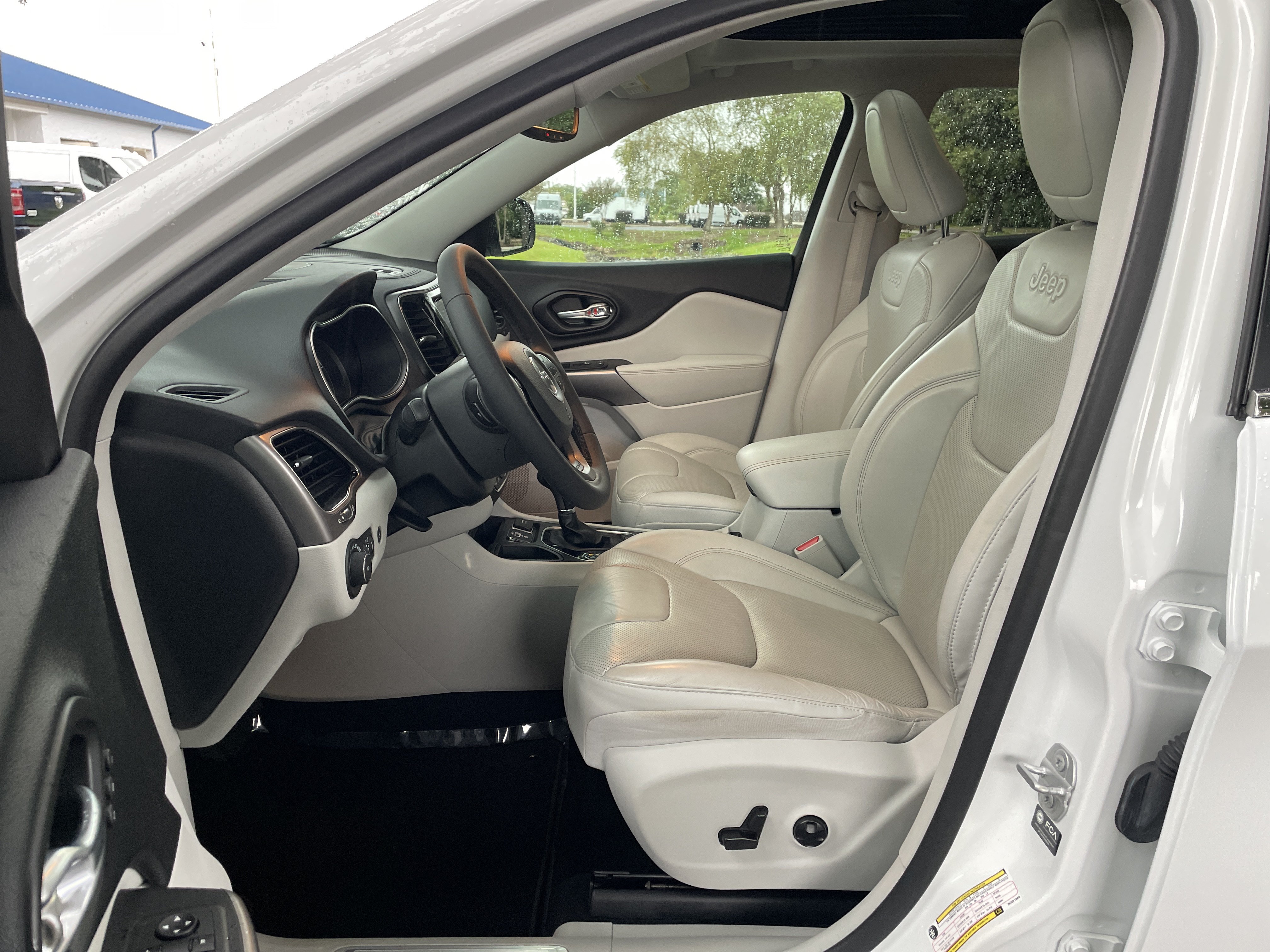 Used 2021 Jeep Cherokee Limited w/ Elite Package FWD image 15