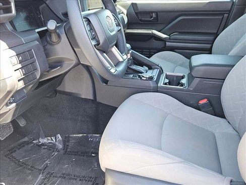 Used 2025 Toyota Tacoma SR5 AWD/4WD image 21