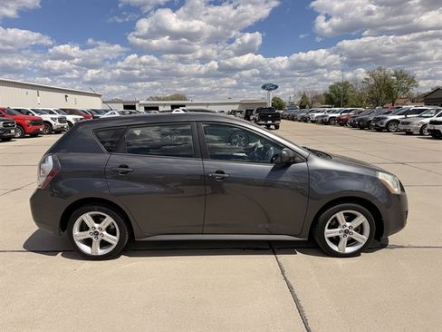 Used 2009 Pontiac Vibe AWD w/ Preferred Package image 2