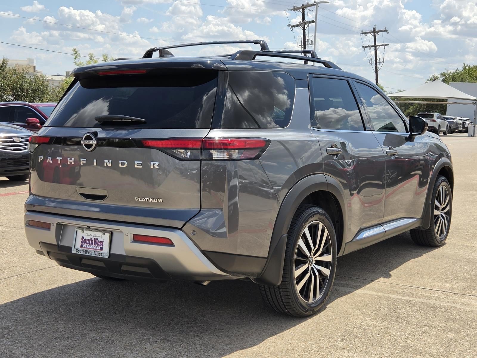 Used 2024 Nissan Pathfinder Platinum FWD image 5