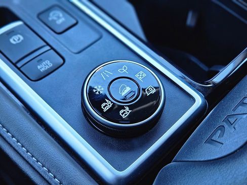 Used 2024 Nissan Pathfinder SL image 22