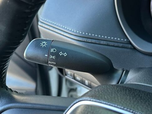 Used 2022 Toyota Venza XLE image 38