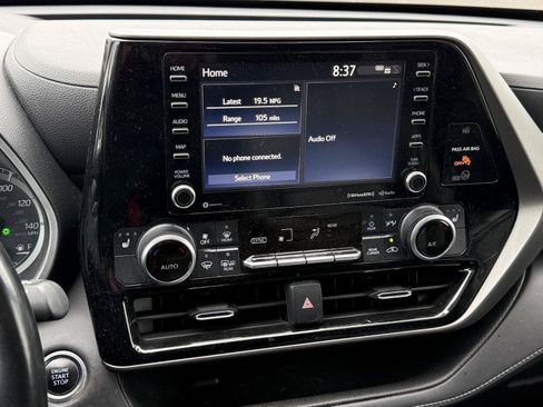 Used 2021 Toyota Highlander XLE AWD/4WD image 19