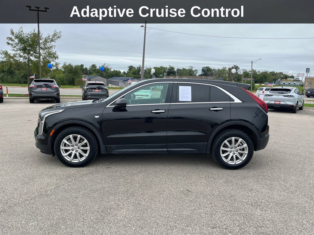 Used 2020 Cadillac XT4 Luxury w/ Cold Weather Package FWD image 2