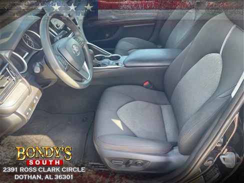 Used 2022 Toyota Camry LE image 10