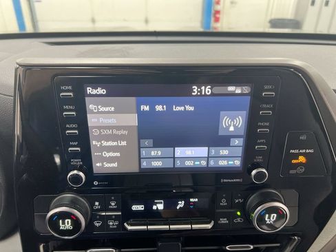 Used 2020 Toyota Highlander L AWD/4WD image 14