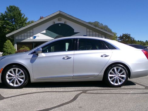 Used 2014 Cadillac XTS Luxury image 2