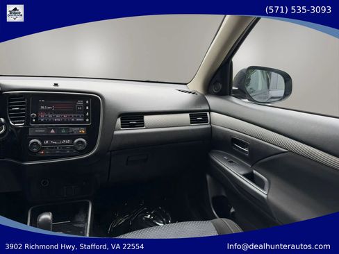 Used 2018 Mitsubishi Outlander SE AWD/4WD image 31