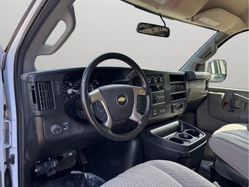 Used 2017 Chevrolet Express 2500 RWD image 6