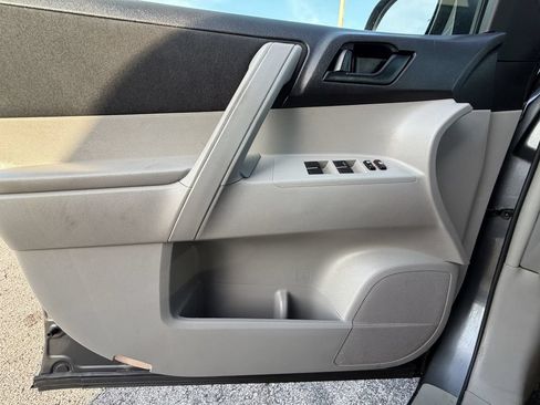 Used 2013 Toyota Highlander FWD image 20