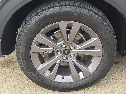 Used 2023 Ford Explorer XLT w/ Equipment Group 202A image 7