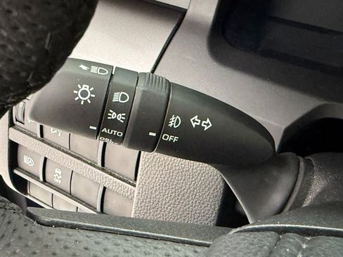 Used 2025 Toyota Tacoma SR5 w/ SR5 Upgrade Package image 15