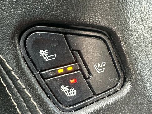 Used 2015 Chevrolet Suburban LTZ image 28