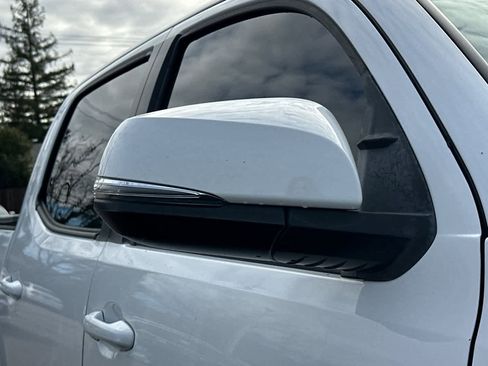 Used 2019 Toyota Tacoma TRD Off-Road image 12