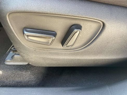 Used 2022 Toyota Highlander LE FWD image 17
