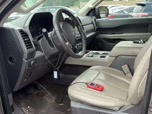 Used 2019 Ford Expedition XLT w/ Equipment Group 202A RWD image 2