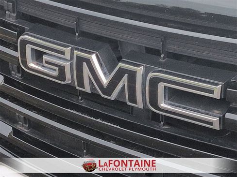 Certified 2023 GMC Acadia SLE w/ Driver Convenience Package image 27