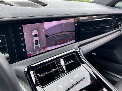 Used 2024 Porsche Panamera image 23