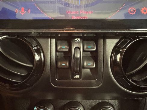 Used 2014 Jeep Wrangler Unlimited Sahara AWD/4WD image 20