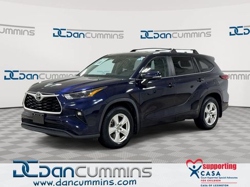 Used 2023 Toyota Highlander LE FWD image 1