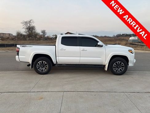 Used 2022 Toyota Tacoma TRD Sport w/ TRD Premium Sport Package image 2