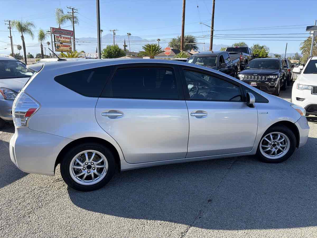Used 2012 Toyota Prius V Three FWD image 4