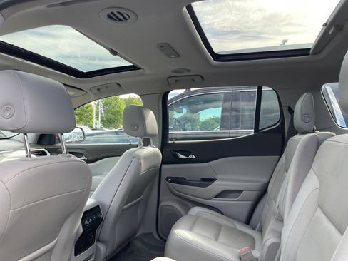 Used 2019 GMC Acadia SLT AWD/4WD image 4
