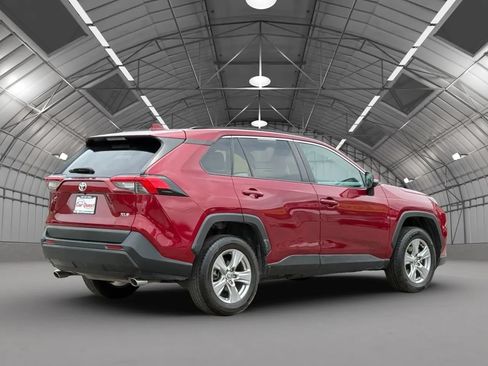 Used 2022 Toyota RAV4 XLE w/ Convenience Package FWD image 7