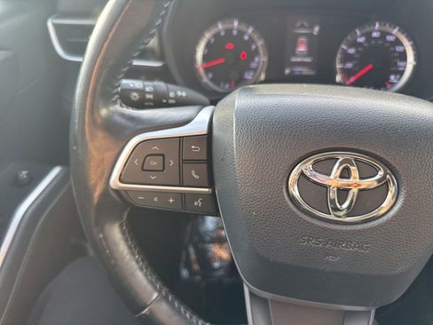 Used 2022 Toyota Highlander LE image 26