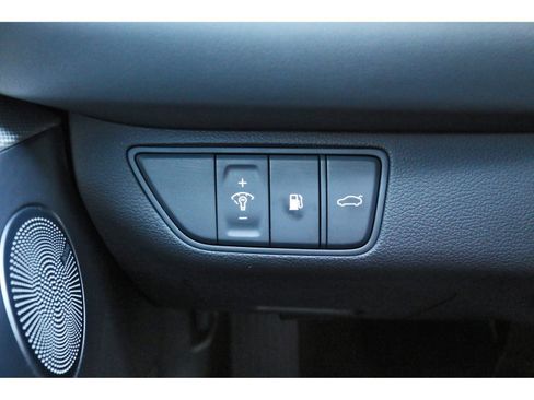 Used 2026 Genesis G70 2.5T Prestige image 21