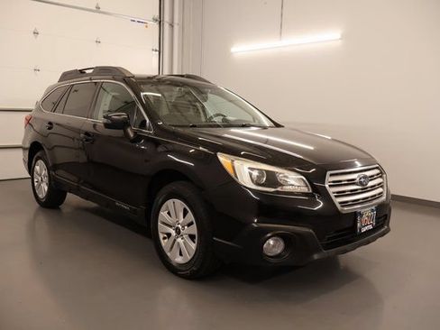 Used 2017 Subaru Outback 2.5i Premium AWD/4WD image 1
