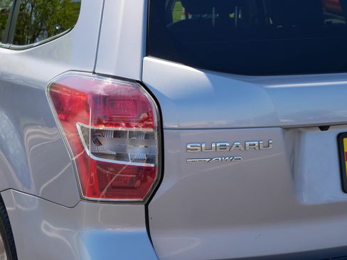 Used 2016 Subaru Forester 2.5i Touring w/ Eyesight & Navigation System AWD/4WD image 17
