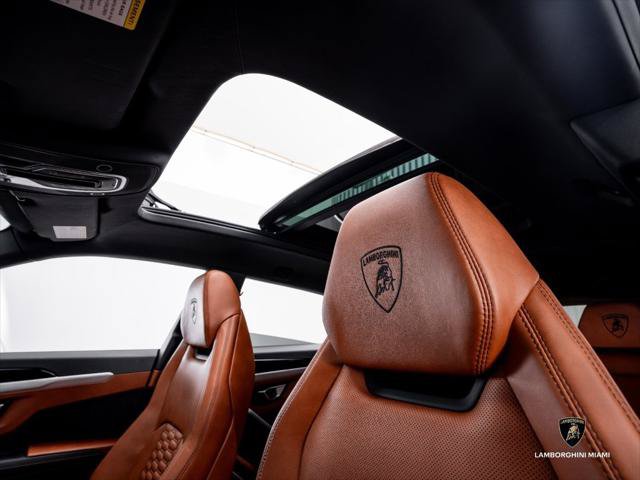 Used 2022 Lamborghini Urus AWD/4WD image 31