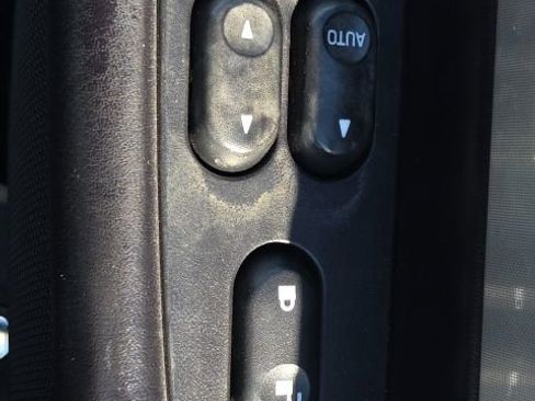 Used 2003 Ford Thunderbird image 25