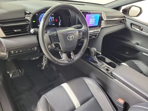 Used 2025 Toyota Camry SE FWD image 18