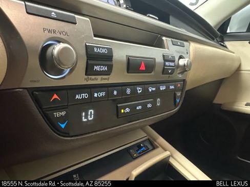 Used 2016 Lexus ES 350 w/ Premium Package w/Wood Trim FWD image 28