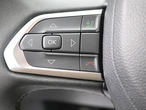 Used 2024 Jeep Compass Latitude AWD/4WD image 17