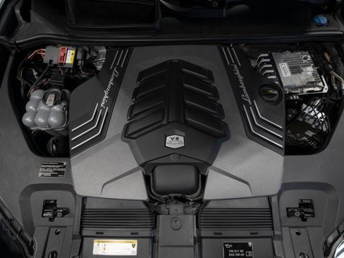 Used 2022 Lamborghini Urus image 64